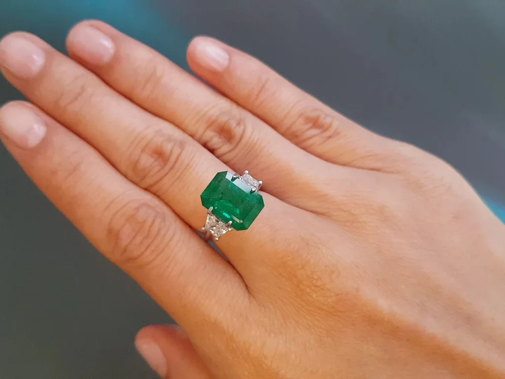 Intense Green emerald 4.51 carats in octagon cut, Zambia Image №5