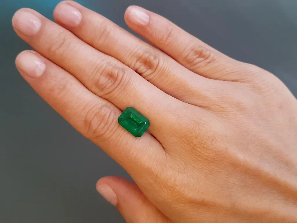 Intense Green emerald 4.51 carats in octagon cut, Zambia Image №2