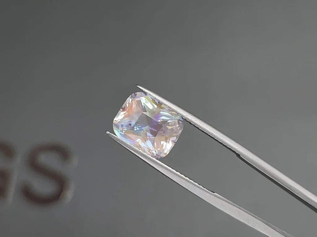 Piedra lunar arcoíris talla cojín facetada 4,17 quilates, Madagascar Image №3