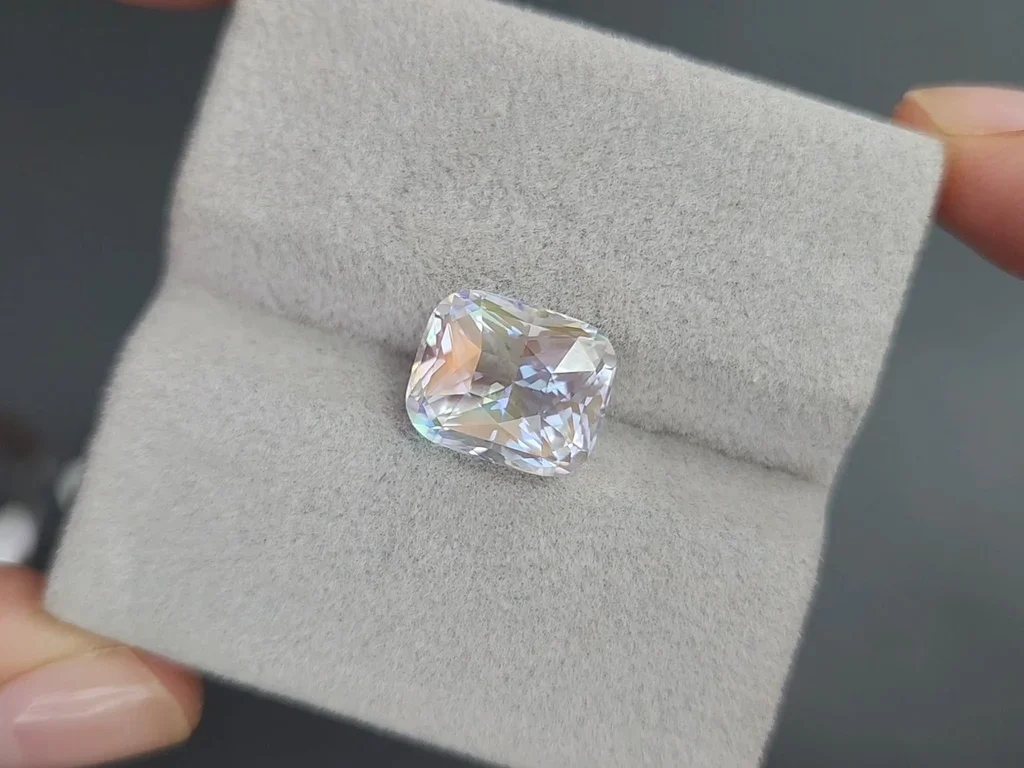 Piedra lunar arcoíris talla cojín facetada 4,17 quilates, Madagascar Image №4