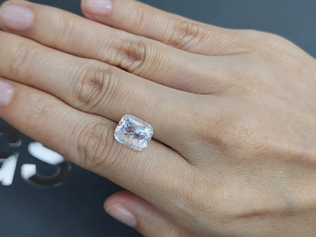 Piedra lunar arcoíris talla cojín facetada 4,17 quilates, Madagascar Image №2