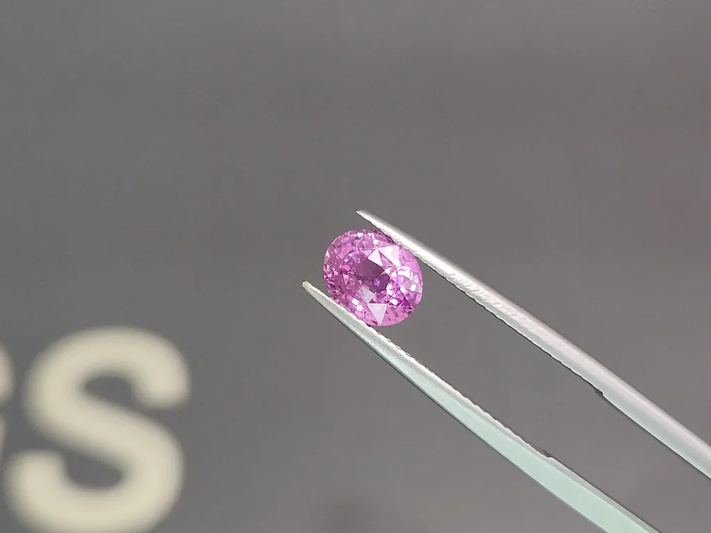 Unheated pink sapphire in oval cut 1.50 carats, Sri Lanka Image №3