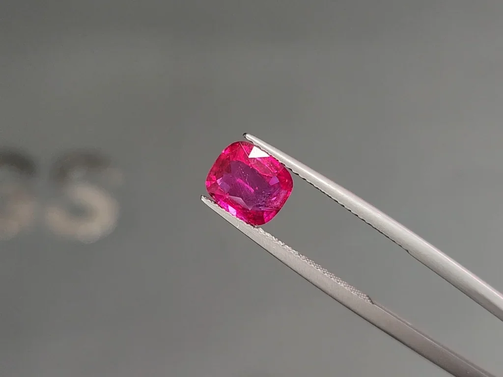 Ruby cushion cut 2.05 carats, Mozambique  Image №3
