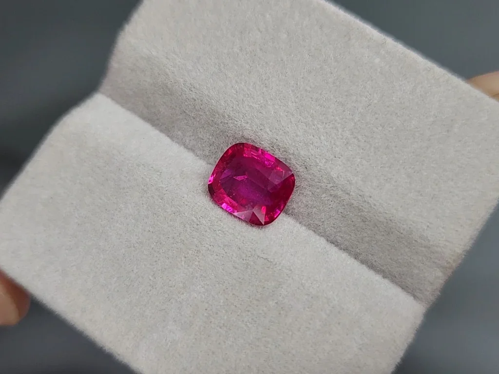 Ruby cushion cut 2.05 carats, Mozambique  Image №4