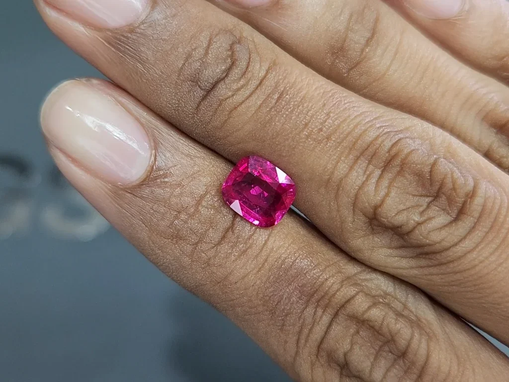 Ruby cushion cut 2.05 carats, Mozambique  Image №2