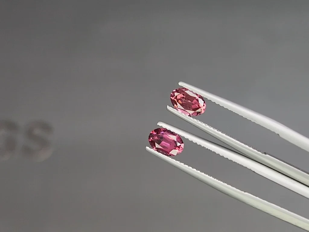 Pair of rhodolite garnets oval cut 1.87 carats, Madagascar Image №3