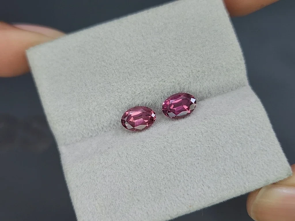 Pair of rhodolite garnets oval cut 1.87 carats, Madagascar Image №4