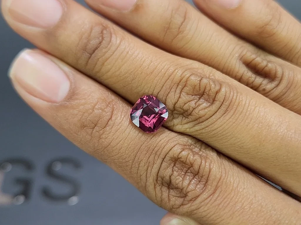 Rosa Mahenge-spinell im cushion schliff 2,40 karat, Tansania Image №2