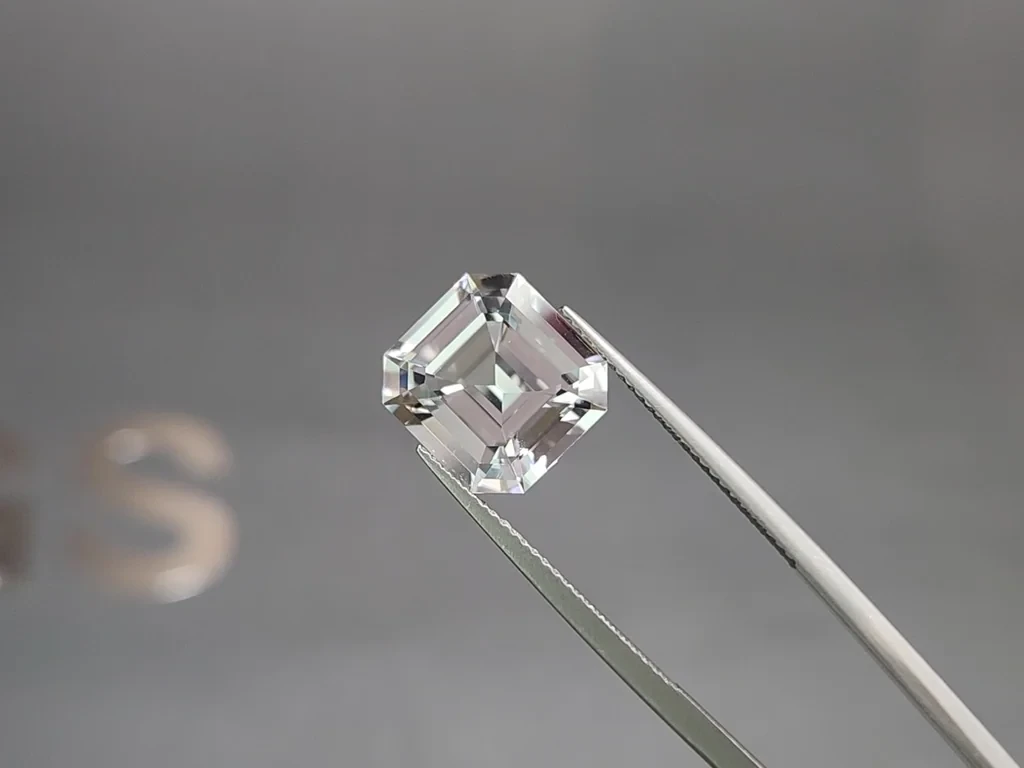 Kunzite light green octagon cut 7.02 carats, Pakistan Image №3