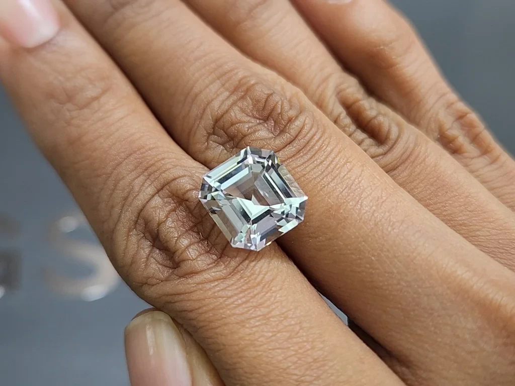 Kunzite light green octagon cut 7.02 carats, Pakistan Image №2
