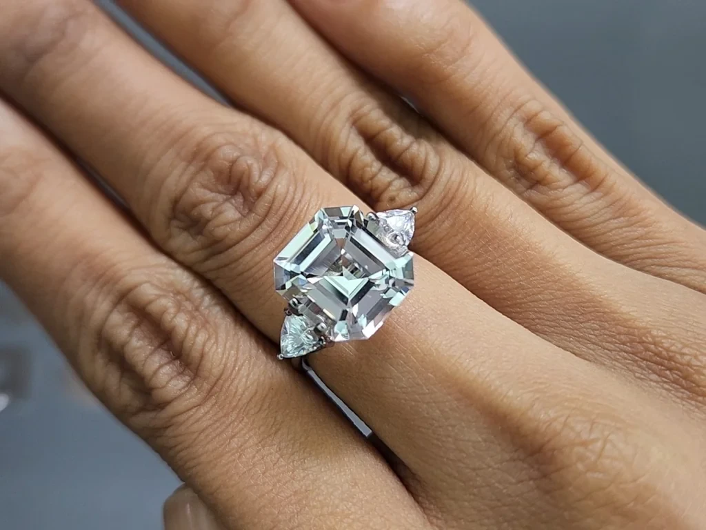 Kunzite light green octagon cut 7.02 carats, Pakistan Image №5