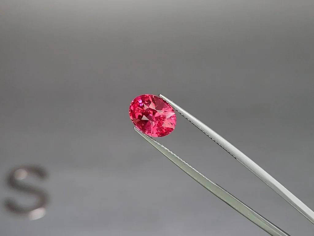 Leuchtend rosa Mahenge spinell im oval-schliff 3,07 karat, Tansania Image №3