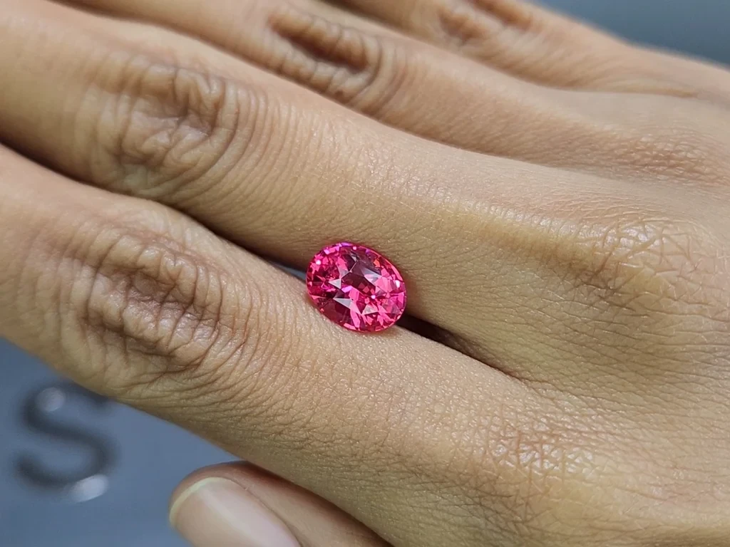 Leuchtend rosa Mahenge spinell im oval-schliff 3,07 karat, Tansania Image №2