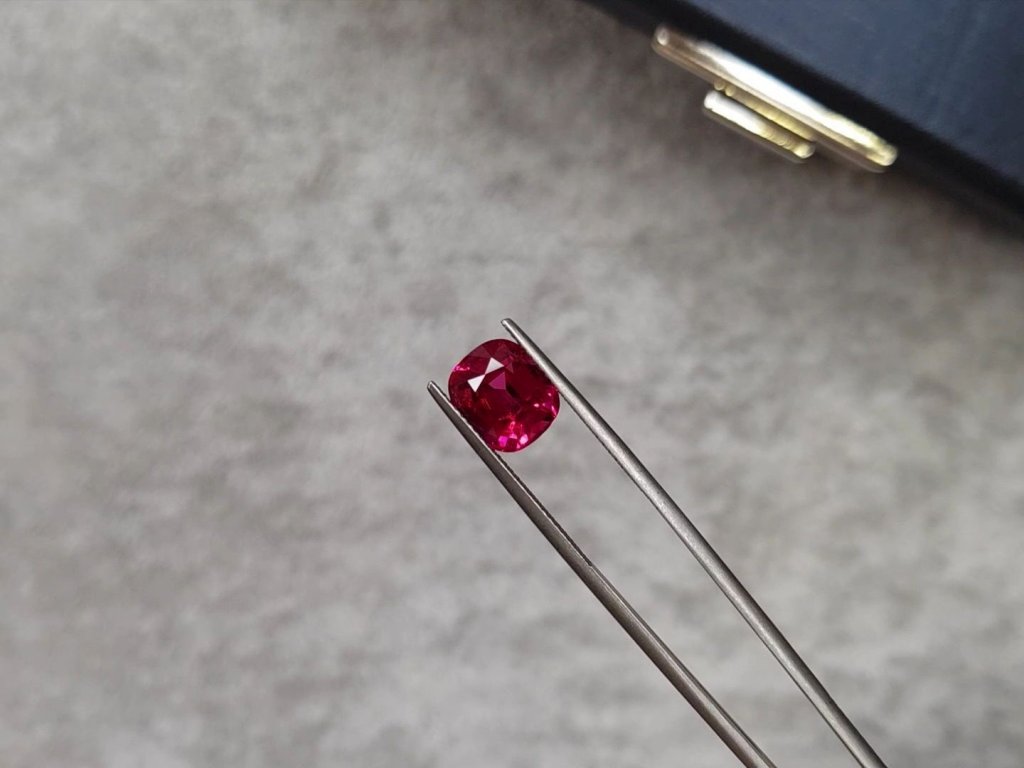 Unique pink-red spinel Mahenge 4.12 carats, GRS brilliancy-type Vibrant, ICA Book Image №3