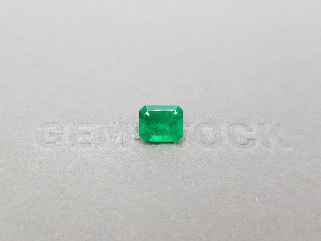 Colombian Vivid Green Emerald in octagon cut 1.93 ct Image №1