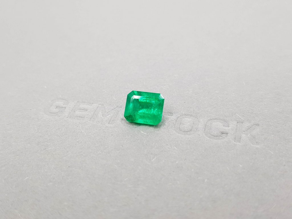 Colombian Vivid Green Emerald in octagon cut 1.93 ct Image №3