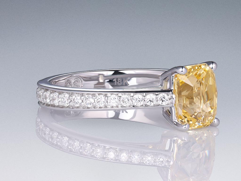 Ring with 2.06 ct yellow sapphire and diamonds in 18K white gold Image №2