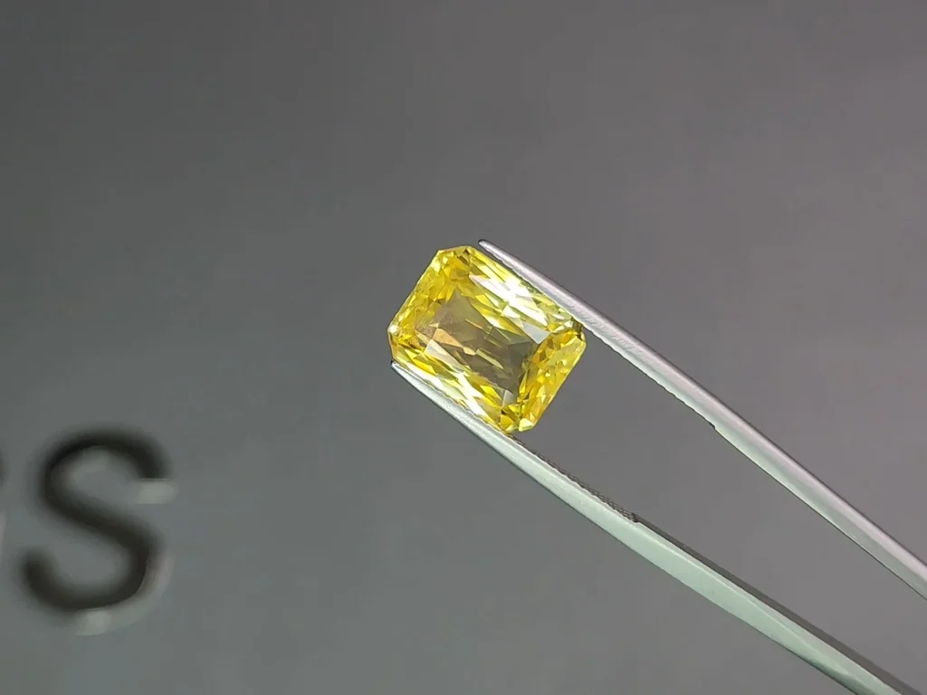 Untreated vivid yellow sapphire in radiant cut 8.86 carats, Sri Lanka Image №3