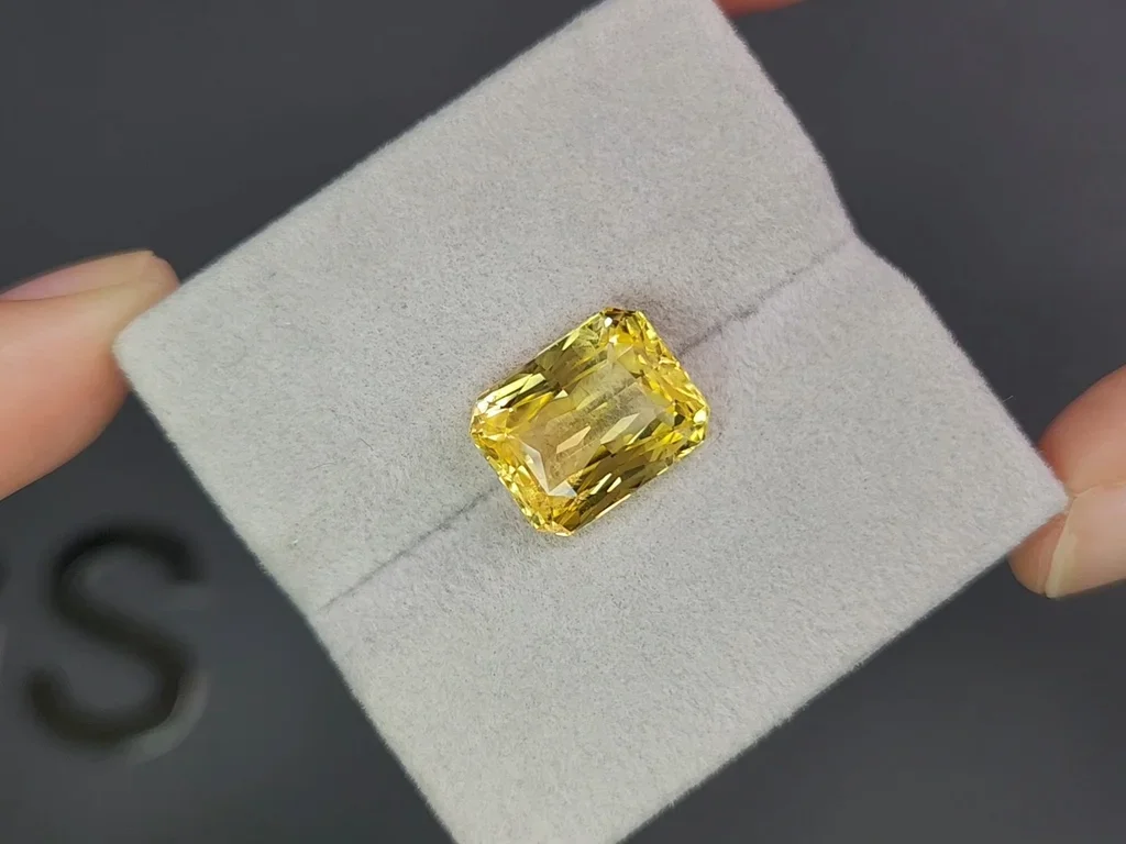 Untreated vivid yellow sapphire in radiant cut 8.86 carats, Sri Lanka Image №4