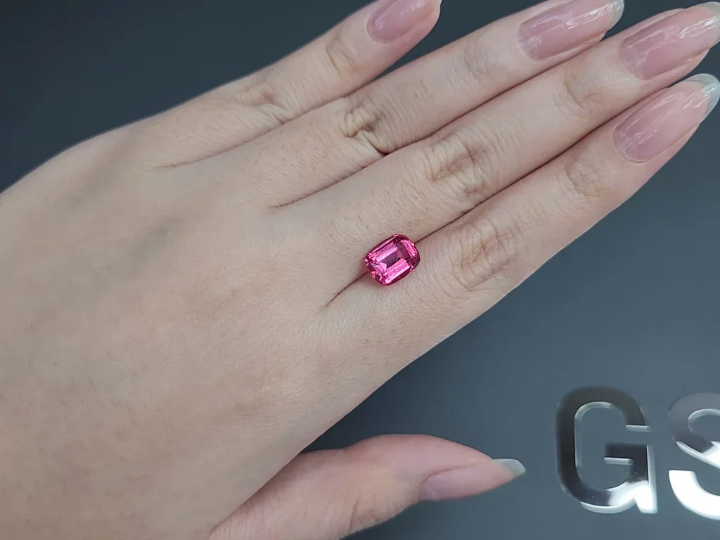 Pinkfarbener Mahenge spinell im kissenschliff 2,68 karat, Tansania  Image №2