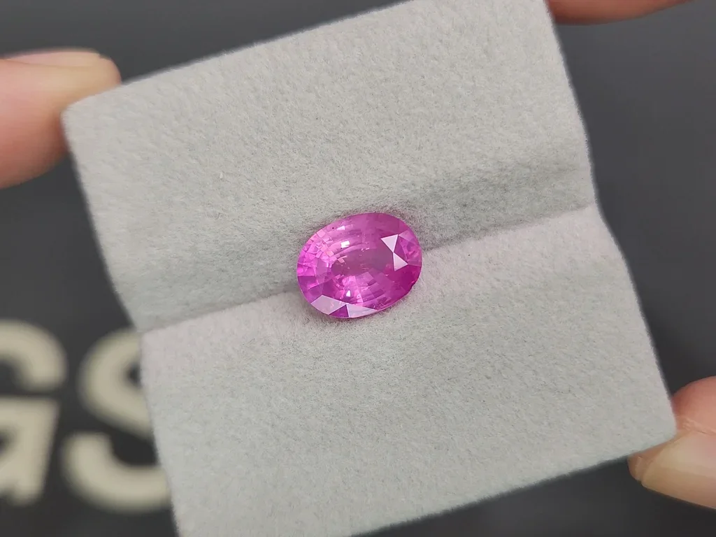 Saphir rose vif taille ovale non chauffé 3,55 carats, Sri Lanka Image №4
