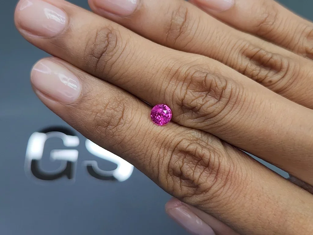 Unbeheizter rubin im rundschliff 0,77 karats, Mosambik Image №2