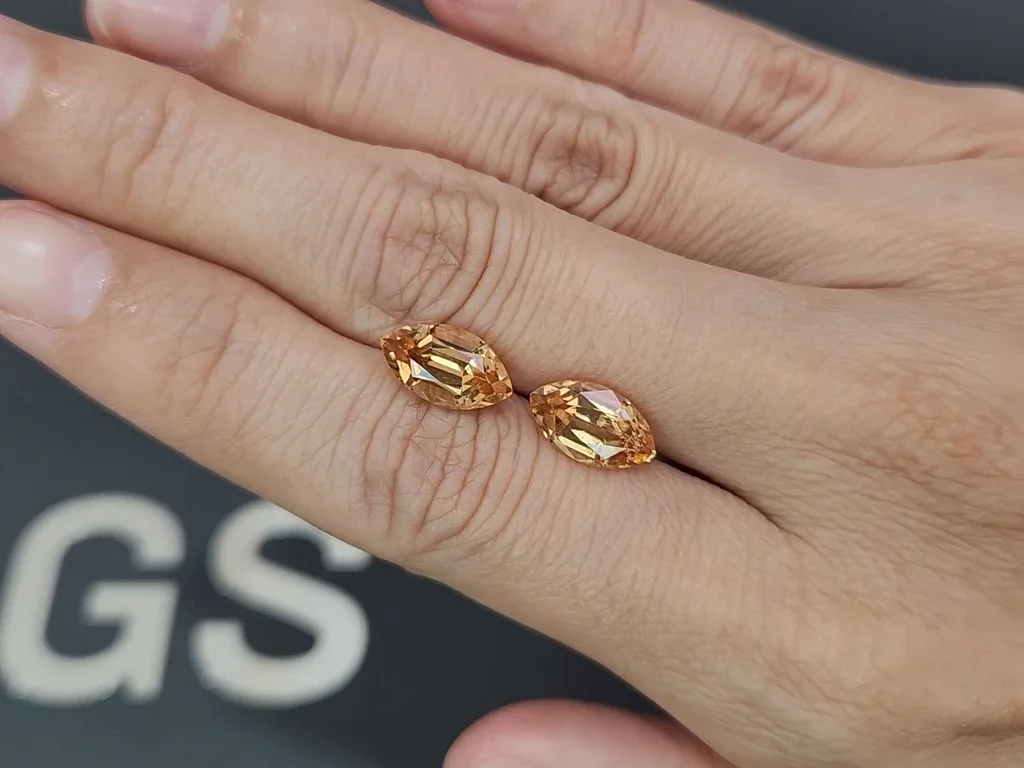 Par de granates hesonitas de talla marquesa de 5,86 carats, África Image №2