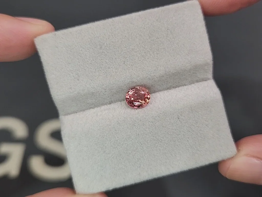 Padparadscha sapphire oval cut 1.01 carat, Sri Lanka Image №4