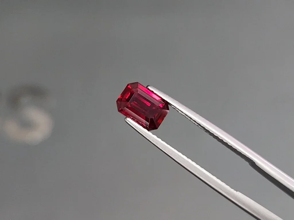 Ruby Pigeon Blood octagon cut  2.01 carats, Mozambique Image №3