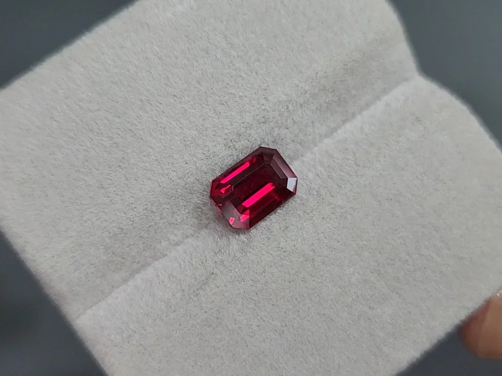 Ruby Pigeon Blood octagon cut  2.01 carats, Mozambique Image №4
