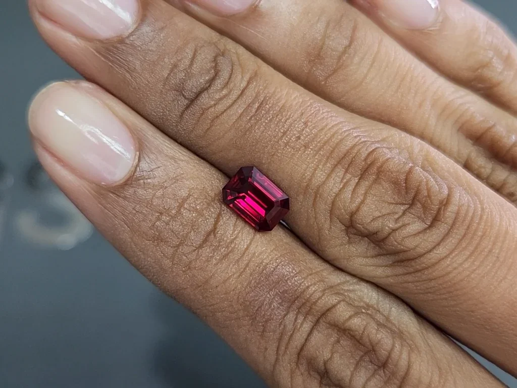 Ruby Pigeon Blood octagon cut  2.01 carats, Mozambique Image №2