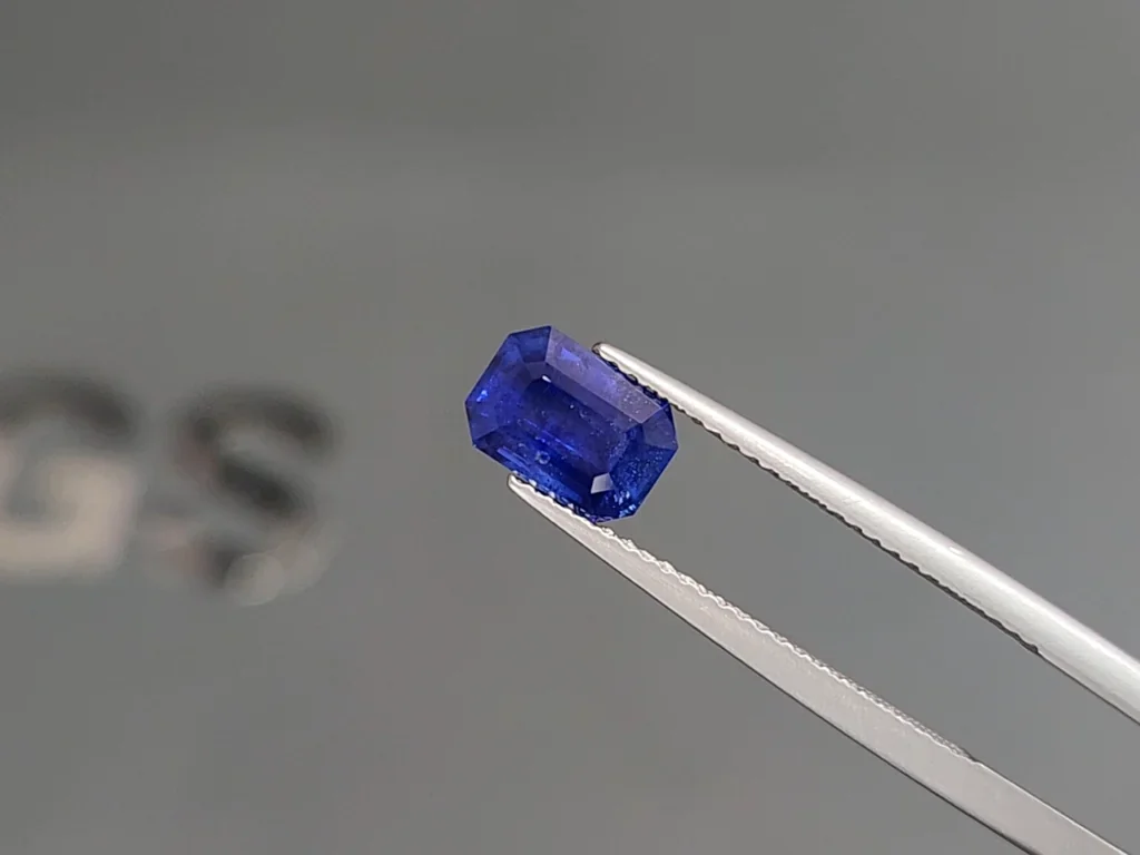 Saphir bleu bleuet taille octogonale 1,98 carat, Sri Lanka Image №3