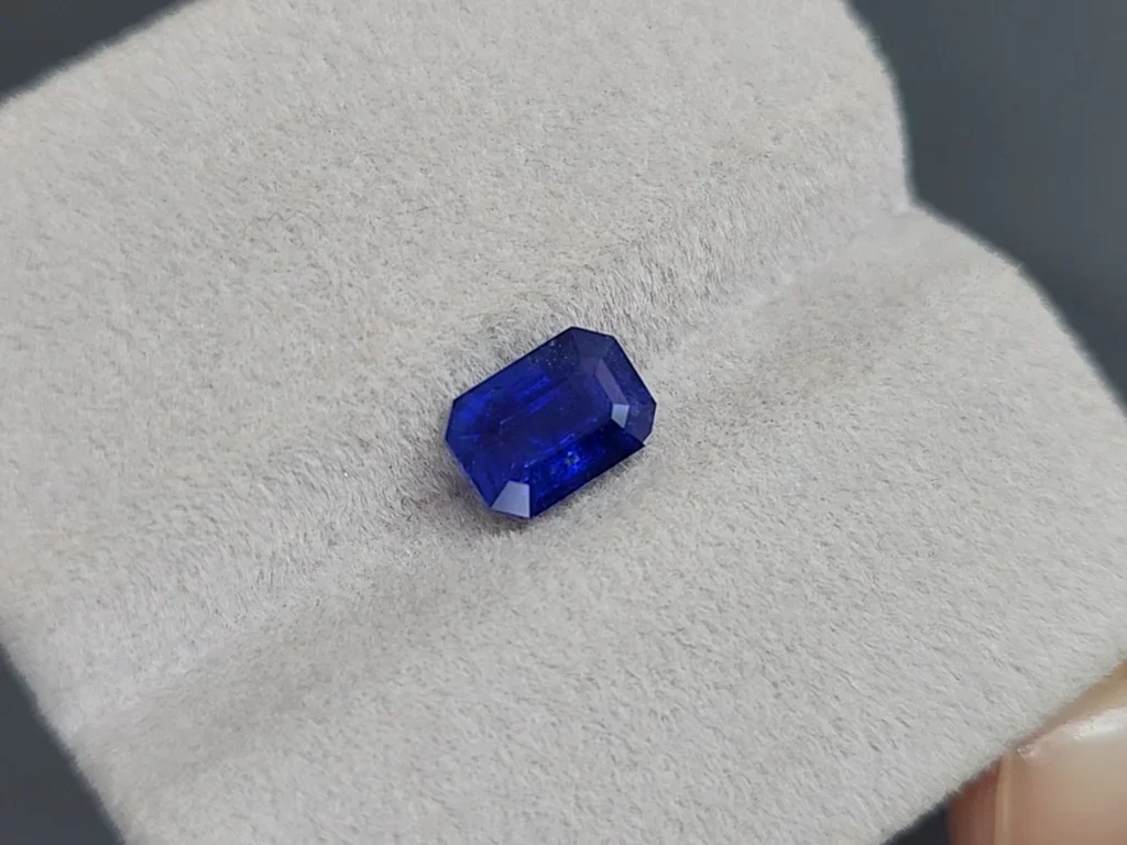 Saphir bleu bleuet taille octogonale 1,98 carat, Sri Lanka Image №4