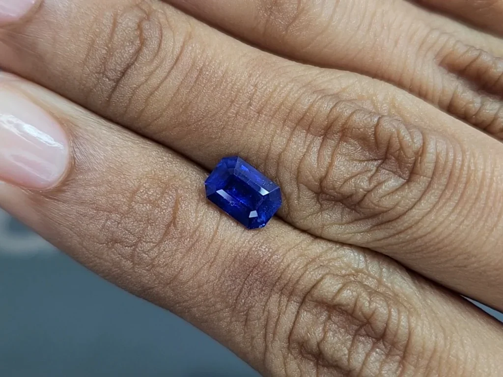 Saphir bleu bleuet taille octogonale 1,98 carat, Sri Lanka Image №2