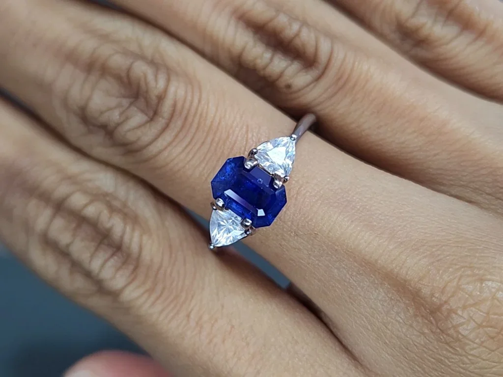 Saphir bleu bleuet taille octogonale 1,98 carat, Sri Lanka Image №5