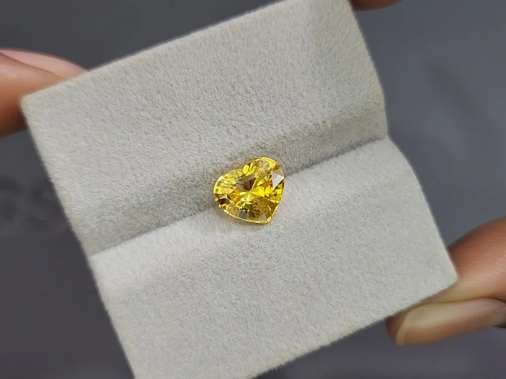 Goldgelber saphir herzförmiger 2,55 karat, Sri Lanka Image №4