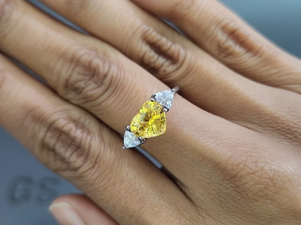 Goldgelber saphir herzförmiger 2,55 karat, Sri Lanka Image №5