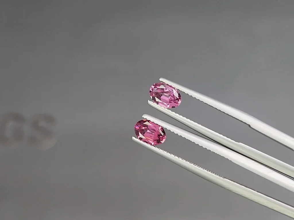 Paire de grenats rhodolites de taille ovale, 1,78 carat, Madagascar Image №3