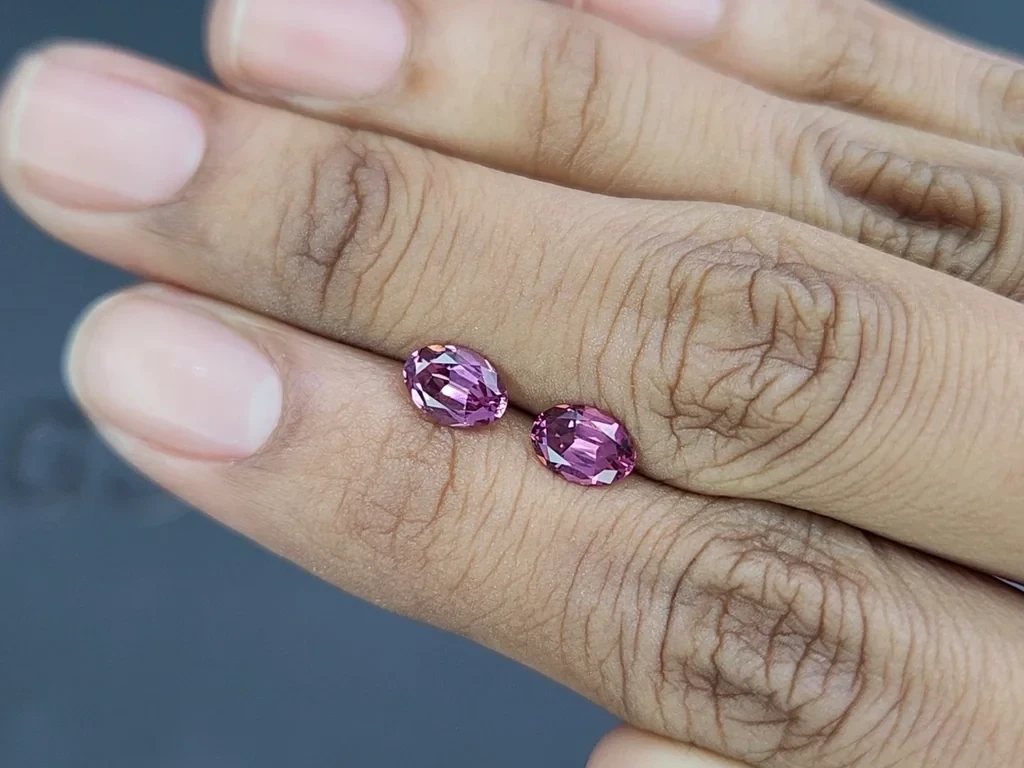 Paire de grenats rhodolites de taille ovale, 1,78 carat, Madagascar Image №2