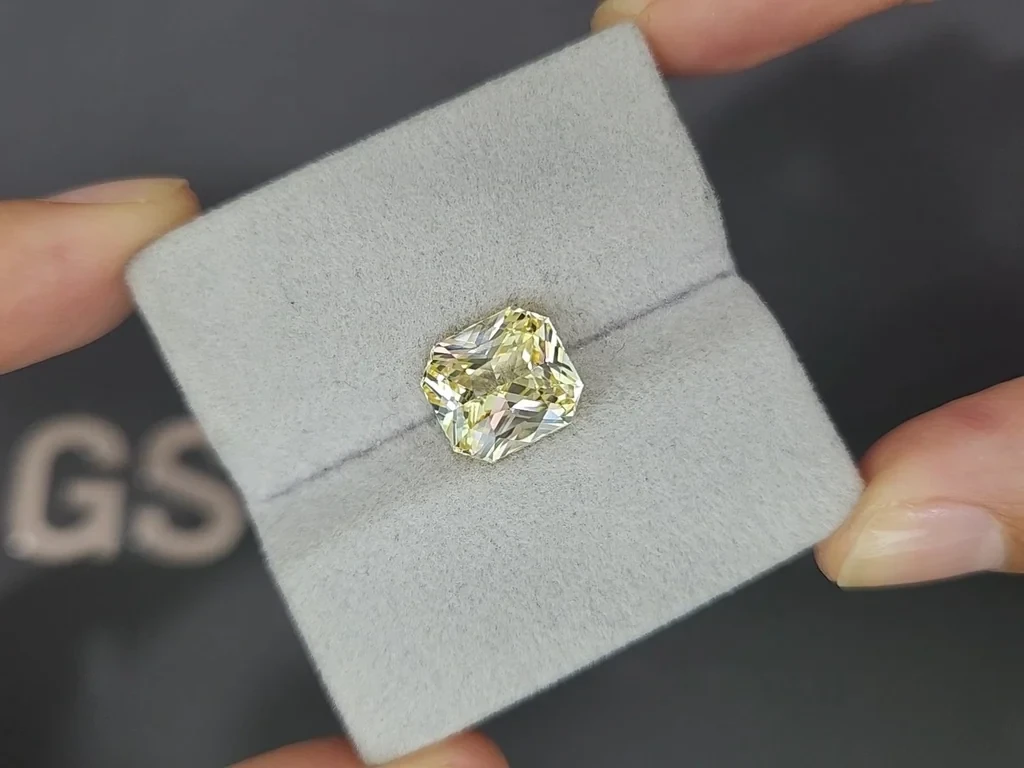 Lot #10. Unheated yellow sapphire in radiant cut  6.02 carats, Sri Lanka Image №4