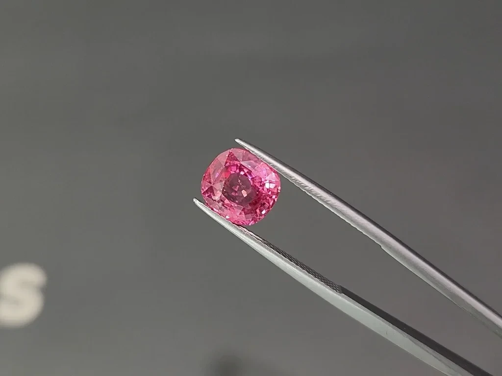 Unbehandelter Padparadscha saphir im cushion schliff 4,58 karat, Sri Lanka  Image №3
