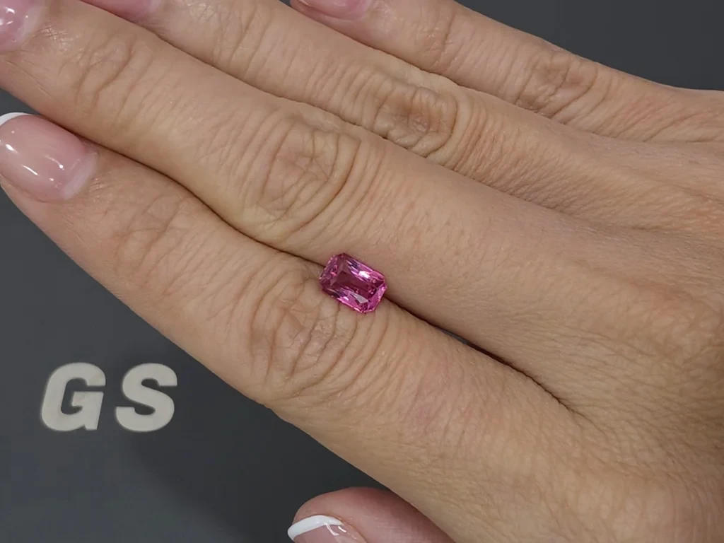 Spinel Vivid Pink Mahenge radiant cut 1.08 carats, Tanzania Image №2