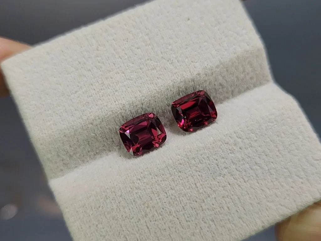 Pair of rhodolite garnets cushion cut 2.85 carats, Madagascar Image №4