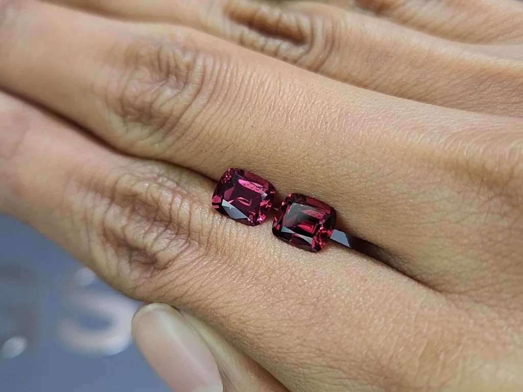 Pair of rhodolite garnets cushion cut 2.85 carats, Madagascar Image №2