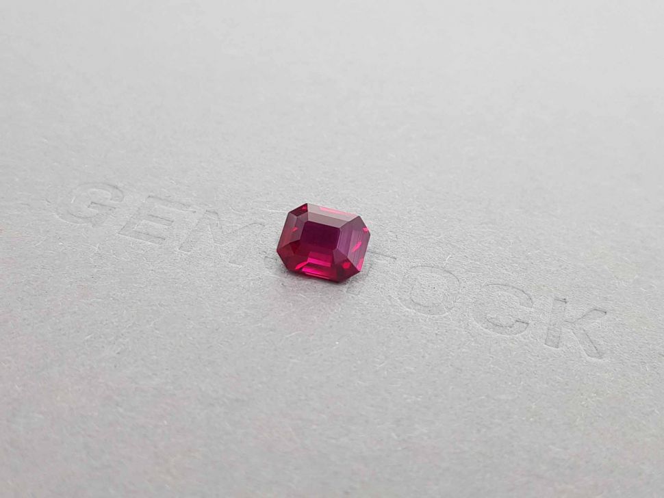 Unheated Pigeon blood red ruby in octagon cut 2.08 ct, Mozambique Image №3