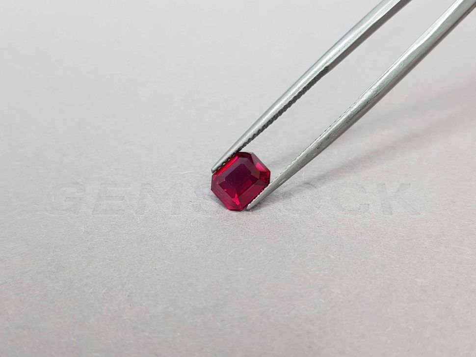 Unheated Pigeon blood red ruby in octagon cut 2.08 ct, Mozambique Image №4