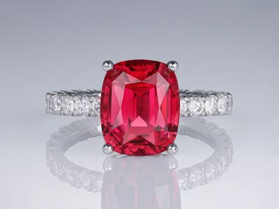 Ring with pinkish-red tourmaline 4.30 carats and diamonds in 18K white gold photo