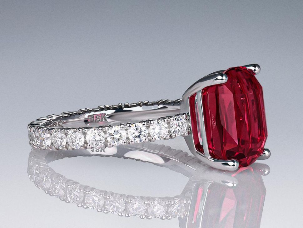 Ring with pinkish-red tourmaline 4.30 carats and diamonds in 18K white gold Image №2