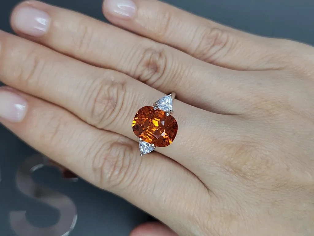 Granate espesartina talla cojín 6,93 quilates, África Image №5