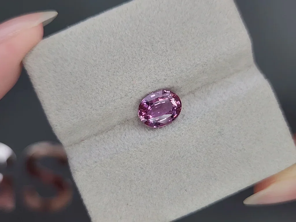 Saphir rose taille ovale non chauffé 2,06 carats, Sri Lanka Image №4